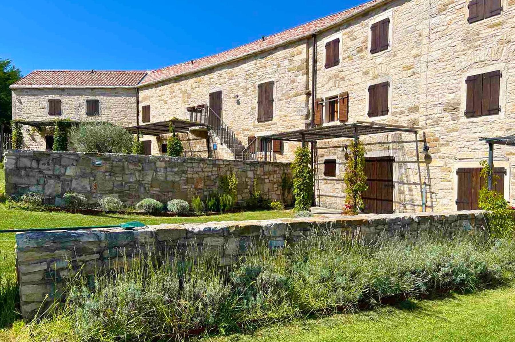 Villas Martincici with large pool Grožnjan Exterior foto