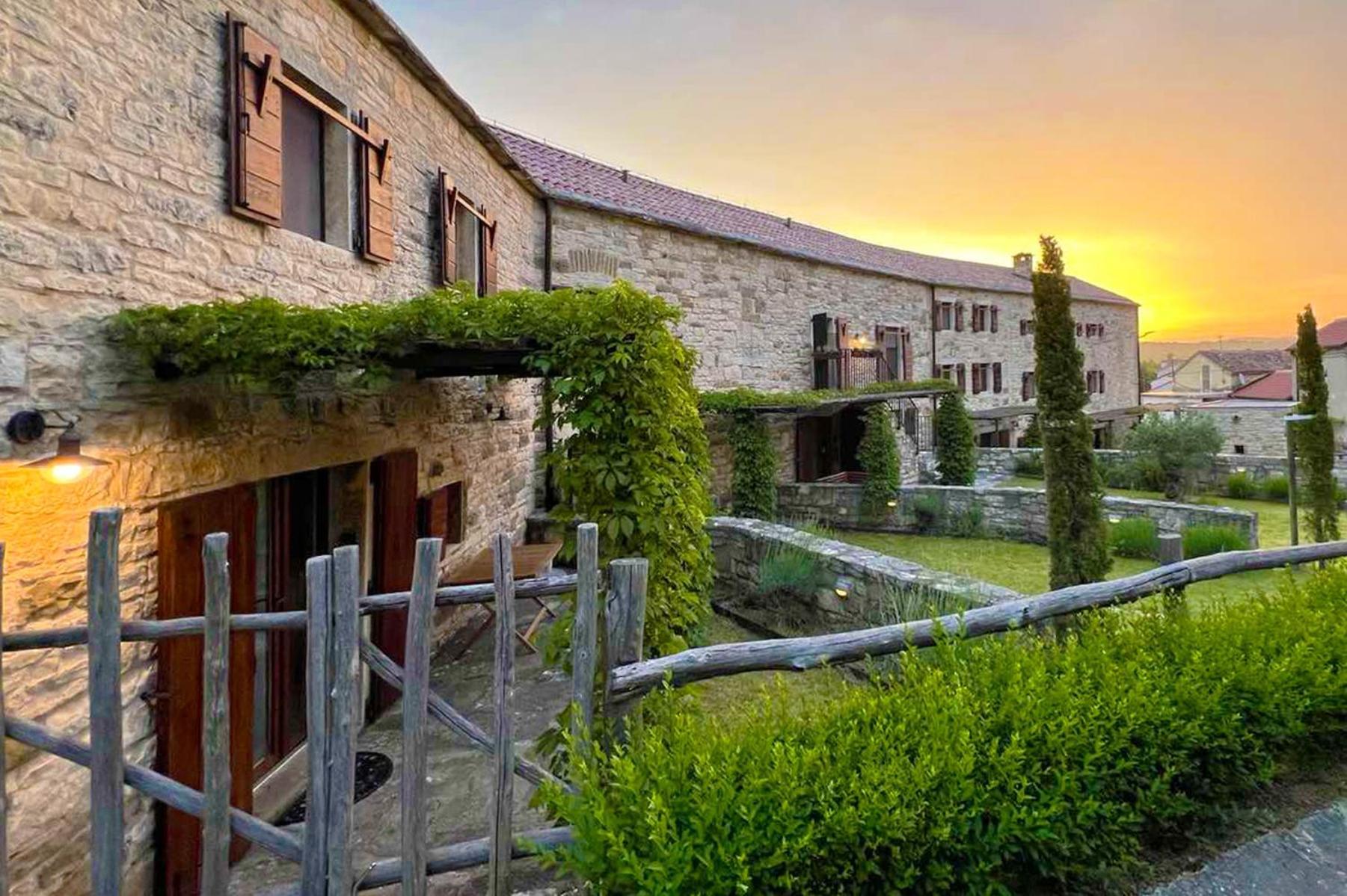 Villas Martincici with large pool Grožnjan Exterior foto