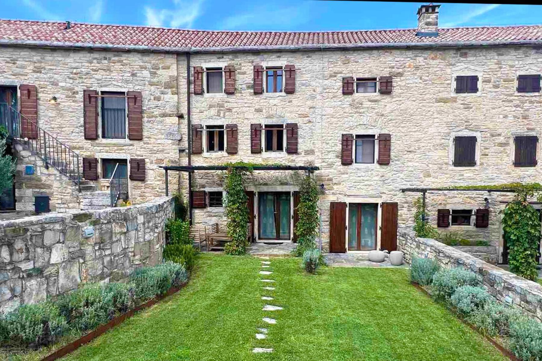 Villas Martincici with large pool Grožnjan Exterior foto